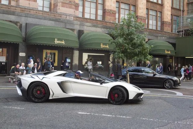 D&agrave;n xe đắt gi&aacute; của giới rich kid Qatar: Kh&ocirc;ng si&ecirc;u xe th&igrave; cũng phải xế hộp triệu USD - Ảnh 11.