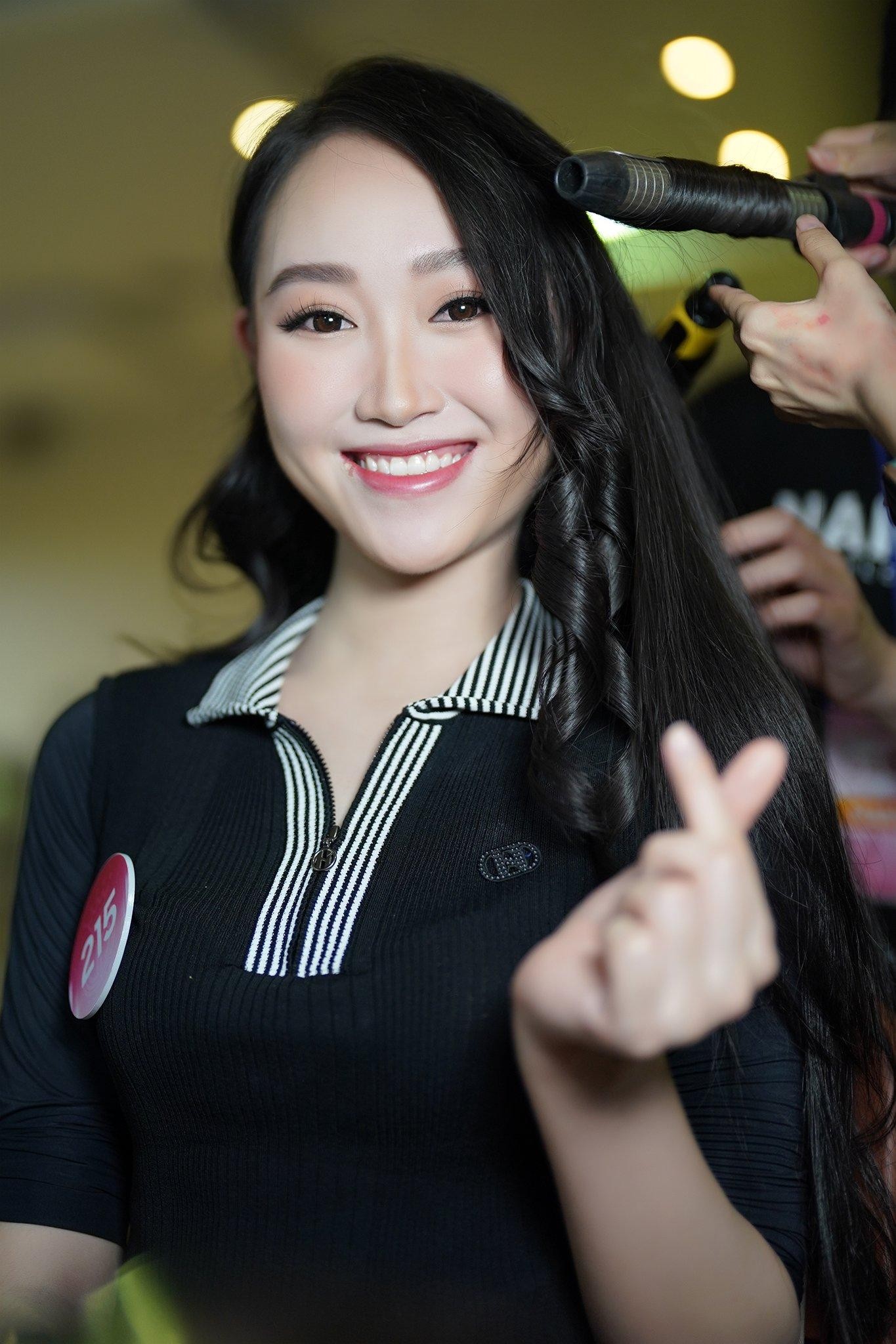 Nhan sắc thí sinh Hoa hậu Việt Nam sau khi được trang điểm - Ảnh 12.