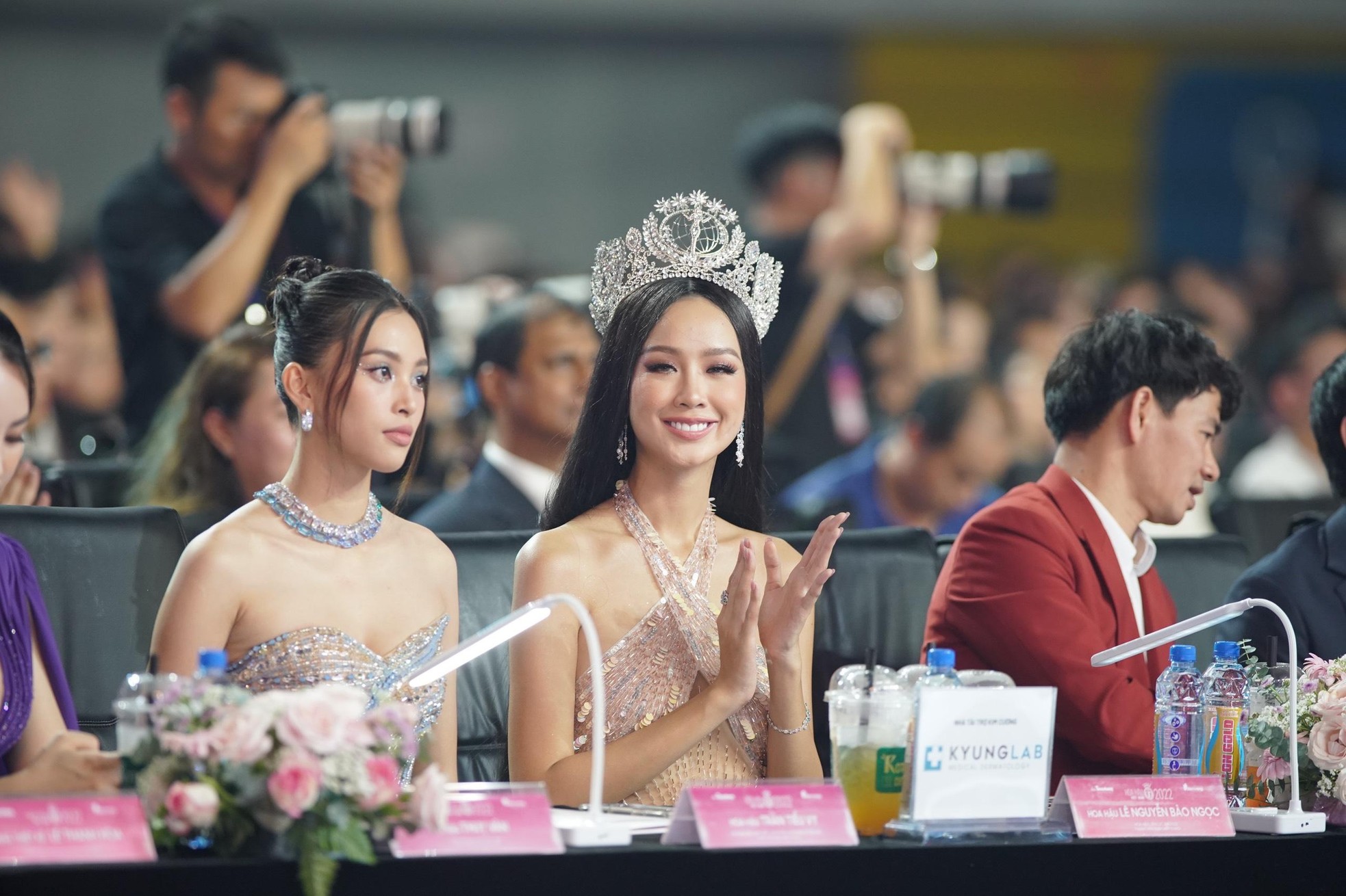 Dàn mỹ nhân ngồi hàng ghế đầu ở chung khảo Hoa hậu Việt Nam - Ảnh 6.