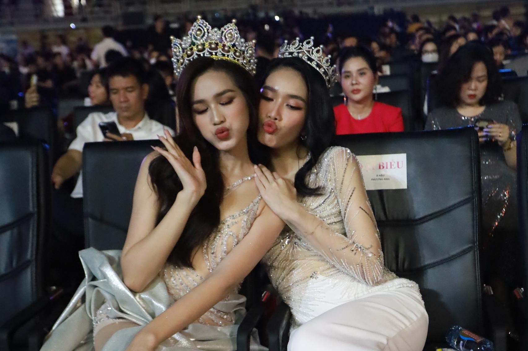 Dàn mỹ nhân ngồi hàng ghế đầu ở chung khảo Hoa hậu Việt Nam - Ảnh 4.