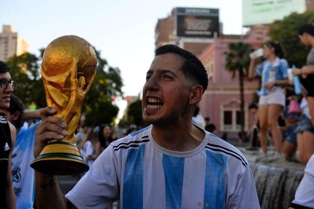 Messi: Gia đình tôi đã chịu đựng rất nhiều - Ảnh 9.