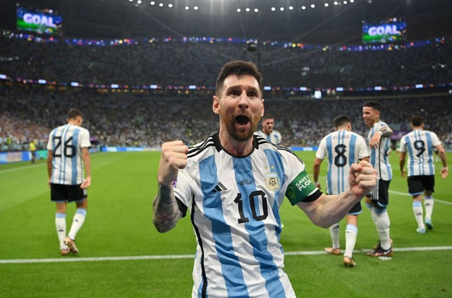 Thiên tài Messi và bàn thắng 122km/h biến anh thành tượng đài vĩnh cửu, đứng cạnh Maradona! - Ảnh 1.
