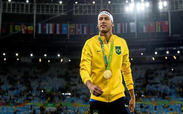 Tuổi 30 của “nghệ sĩ sân cỏ” Neymar Jr: Top 7 cầu thủ giàu nhất làng bóng đá, kiếm tiền hơn cả Messi, sở hữu dinh thự có bãi đậu trực thăng, nhà xe chứa đủ 20 chiếc ô tô - Ảnh 4.