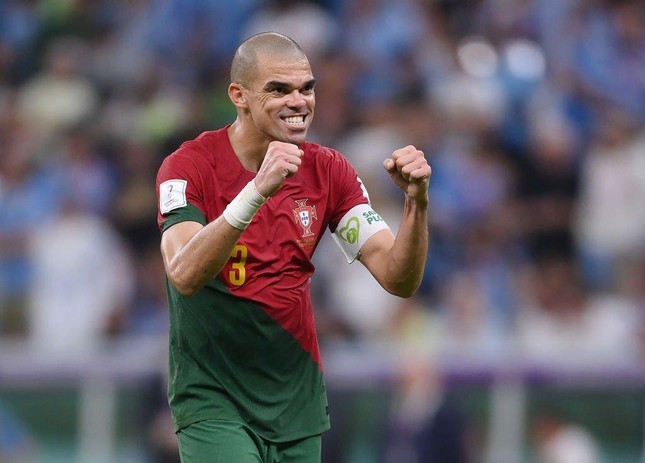 Cùng Bồ Đào Nha vào vòng 1/8 World Cup 2022, Pepe đi vào lịch sử - Ảnh 1.