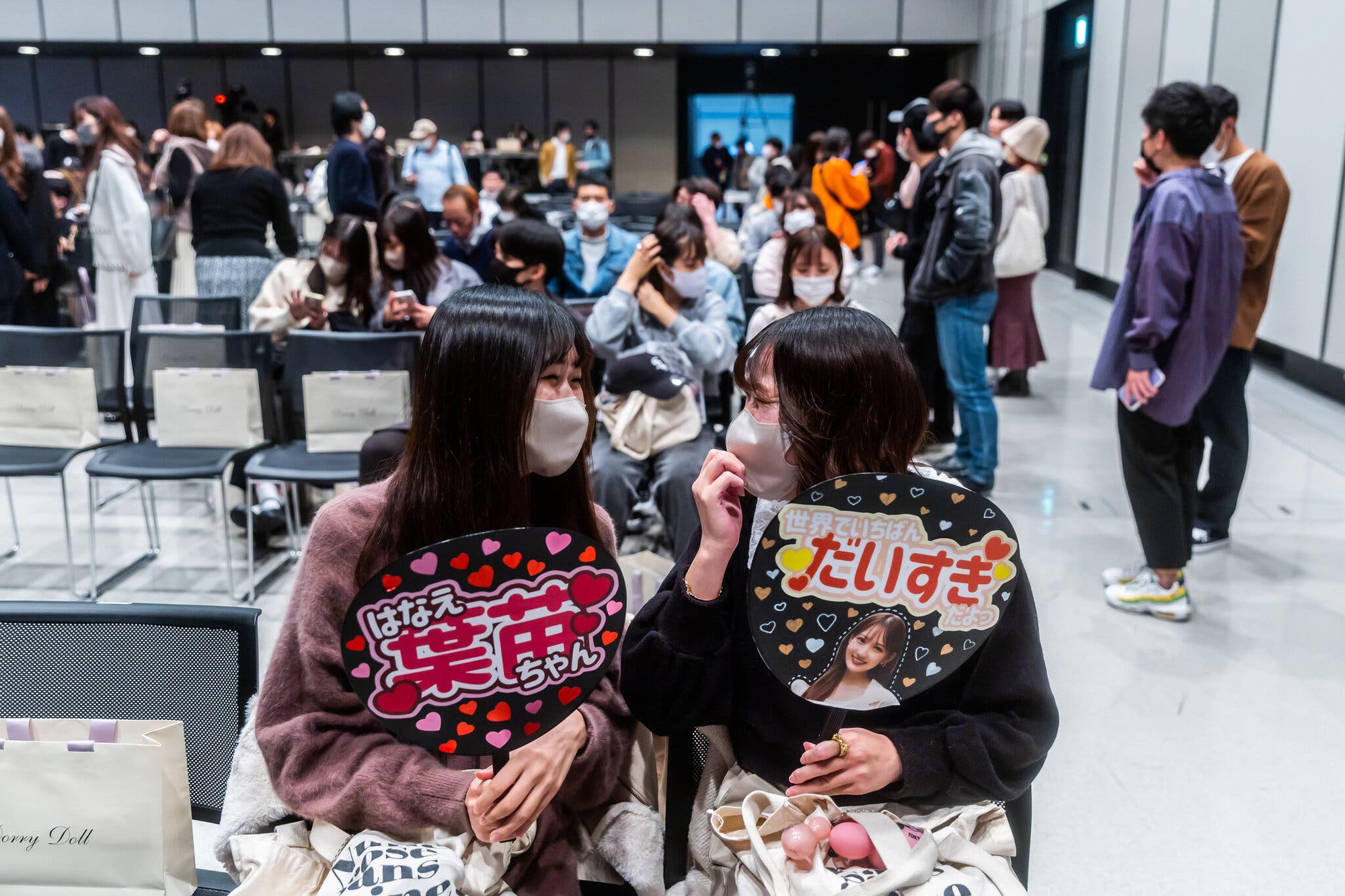 Nhức nhối tìm ‘bình hoa di động’ đội lốt thi hoa khôi ở Nhật: Công ty người mẫu sướng vì tiện, thí sinh khóc ròng vì ăn kiêng - Ảnh 3.