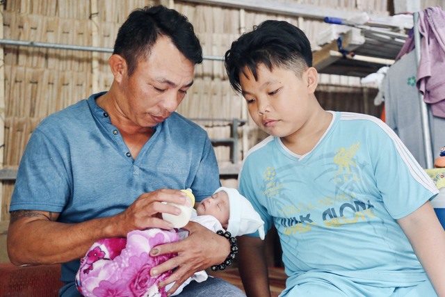 Mẹ mất trên bàn mổ khi vừa sinh em gái, con trai 13 tuổi gục khóc bên bàn thờ: Con chỉ ước mẹ sống lại thôi - Ảnh 7.