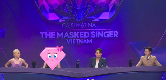 Thi&ecirc;n Nga Đen ở Chung kết Ca Sĩ Mặt Nạ l&agrave; Thu Minh? - Ảnh 2.