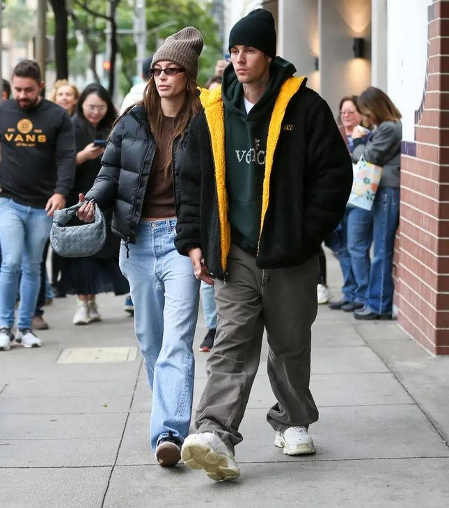 Hailey Bieber có u to bằng quả táo trong buồng trứng - Ảnh 3.