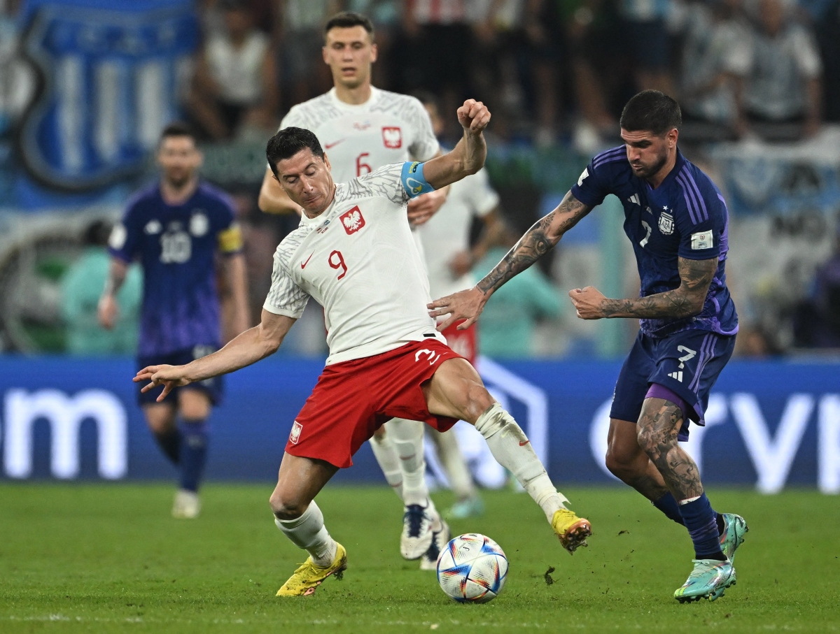 Messi đá hỏng phạt đền như một thói quen, Argentina thắng nghẹt thở Ba Lan