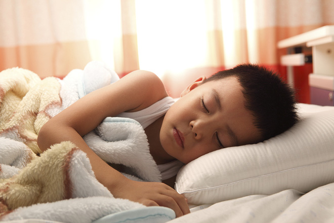 4 điều nên làm trước khi đi ngủ giúp trẻ thông minh và học giỏi hơn - Ảnh 2.