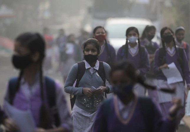 Ô nhiễm không khí nặng nề, thủ đô Ấn Độ đóng cửa trường tiểu học - Ảnh 1.