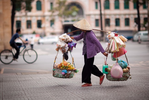 Du khách nước ngoài bất ngờ khi chứng kiến cốm gạo nổ như pháo Tết ở miền Tây - Ảnh 9.