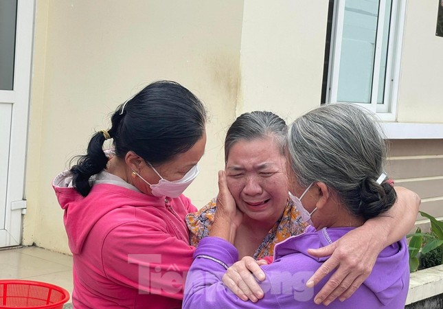 Cuộc trùng phùng đầy nước mắt của người phụ nữ 19 năm lưu lạc Trung Quốc - Ảnh 1.