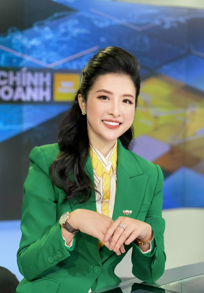 Loạt set đồ lên sóng nổi bật của BTV Hải Vân - Ảnh 23.