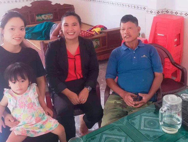 Nhặt được 2 c&acirc;y v&agrave;ng, người phụ hồ đem trả, được hậu tạ bằng một m&oacute;n qu&agrave; - Ảnh 1.