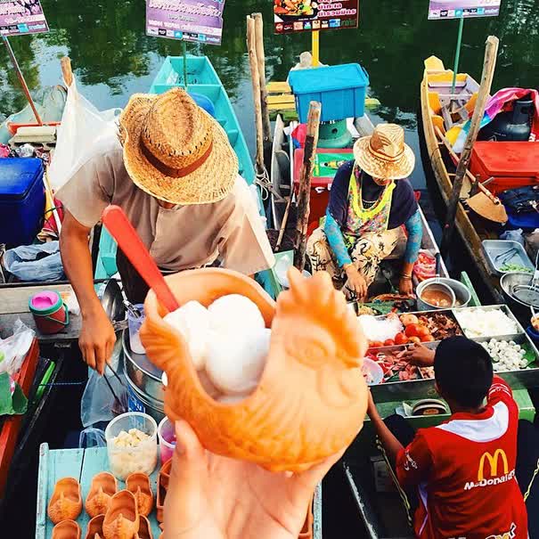 Chu du 5 châu 4 bể, cô gái chụp lại những món ăn đường phố khắp nơi trên thế giới khiến hội thực thần mê mẩn - Ảnh 17.