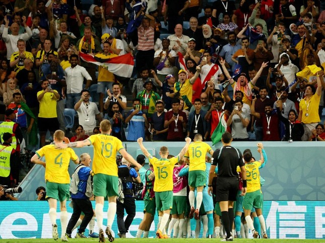 Australia vào vòng 1/8 World Cup 2022: Lời đáp trả ngọt ngào của một thế hệ bị coi thường! - Ảnh 2.