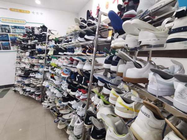 Dịch vụ giặt giày cực hot ở Trung Quốc: Quẹt điện thoại là có người tới cửa lấy giày giặt sạch sẽ thơm tho, thợ gen Z lương cao hơn tân cử nhân - Ảnh 4.