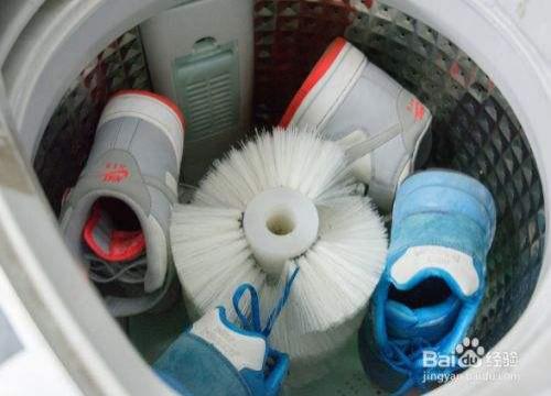 Dịch vụ giặt giày cực hot ở Trung Quốc: Quẹt điện thoại là có người tới cửa lấy giày giặt sạch sẽ thơm tho, thợ gen Z lương cao hơn tân cử nhân - Ảnh 2.