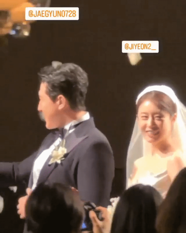 Đám cưới Jiyeon (T-ara): Cô dâu đẹp xỉu, chú rể và IU - Lee Hongki biến hôn lễ thành concert, T-ara - Suju dẫn đầu dàn siêu sao - Ảnh 11.