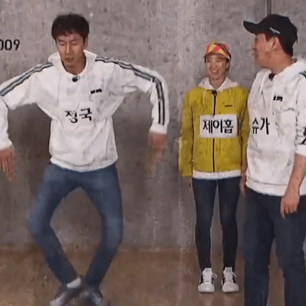 Điệu nhảy kỳ dị đang viral của Wednesday đã là gì so với Lee Kwang Soo! - Ảnh 3.