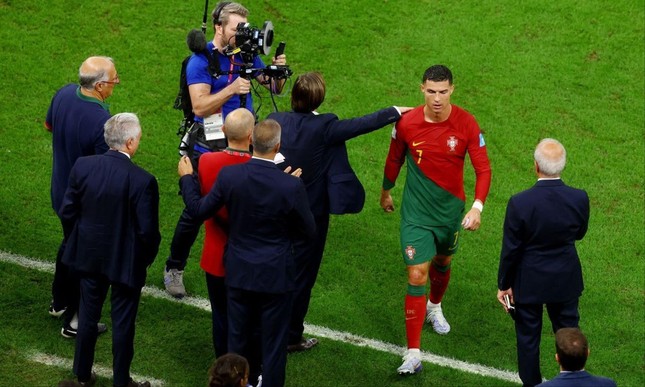 Bồ Đào Nha bước vào tứ kết: Quả bom Ronaldo trong đội hình - Ảnh 3.