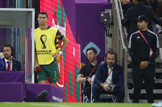 Bồ Đào Nha bước vào tứ kết: Quả bom Ronaldo trong đội hình - Ảnh 1.