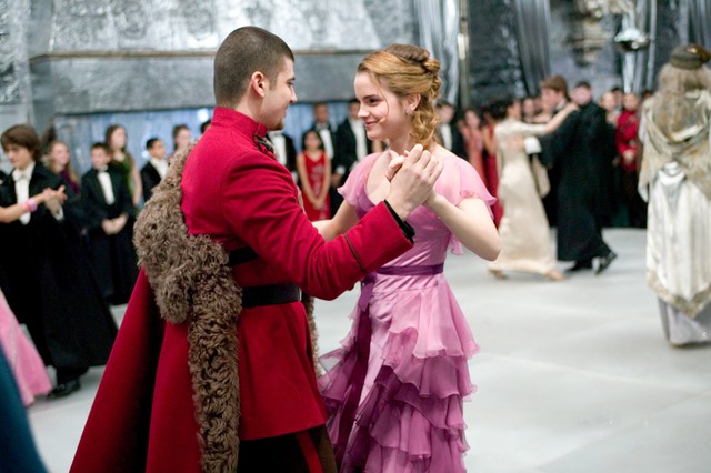 Sao nữ phim Harry Potter mặc váy đặc biệt