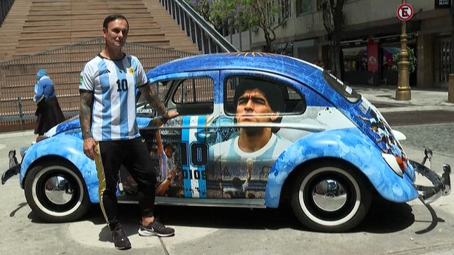 Volkswagen đời cổ mang đậm chất tuyển b&oacute;ng đ&aacute; Argentina - Ảnh 1.
