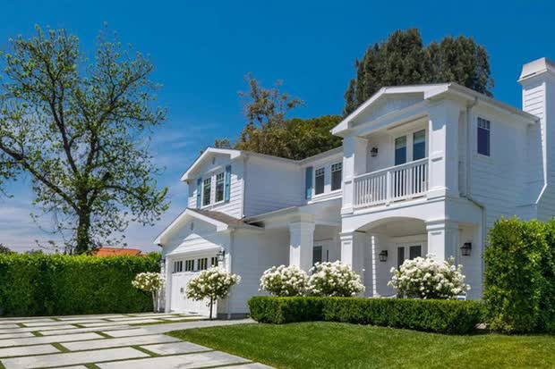 Nữ triệu ph&uacute; 24 tuổi l&agrave; h&ograve;n ngọc qu&yacute; Hollywood: Xinh đẹp th&ocirc;i chưa đủ, c&ograve;n sở hữu gia t&agrave;i đ&aacute;ng khao kh&aacute;t - Ảnh 4.