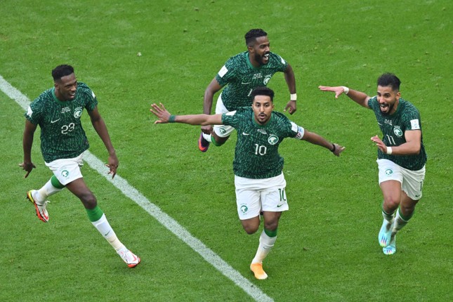 ĐT Saudi Arabia bị chỉ tr&iacute;ch sau World Cup 2022: Nỗi khổ của g&atilde; nh&agrave; gi&agrave;u - Ảnh 1.