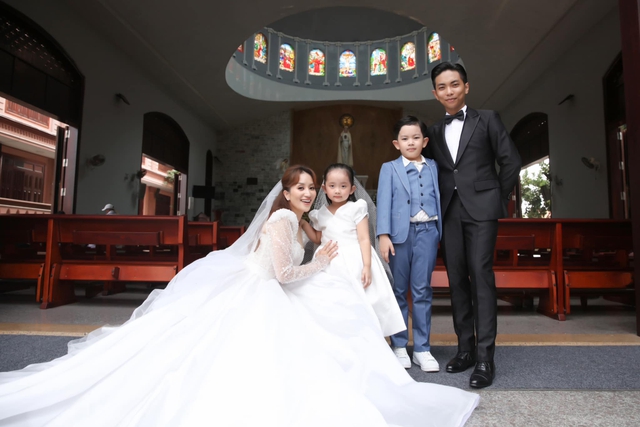 Dàn nhóc tỳ dự tiệc cưới của bố mẹ: 2 bé nhà Khánh Thi đáng yêu, 1 sao Việt mượn dịp công khai con gái - Ảnh 5.