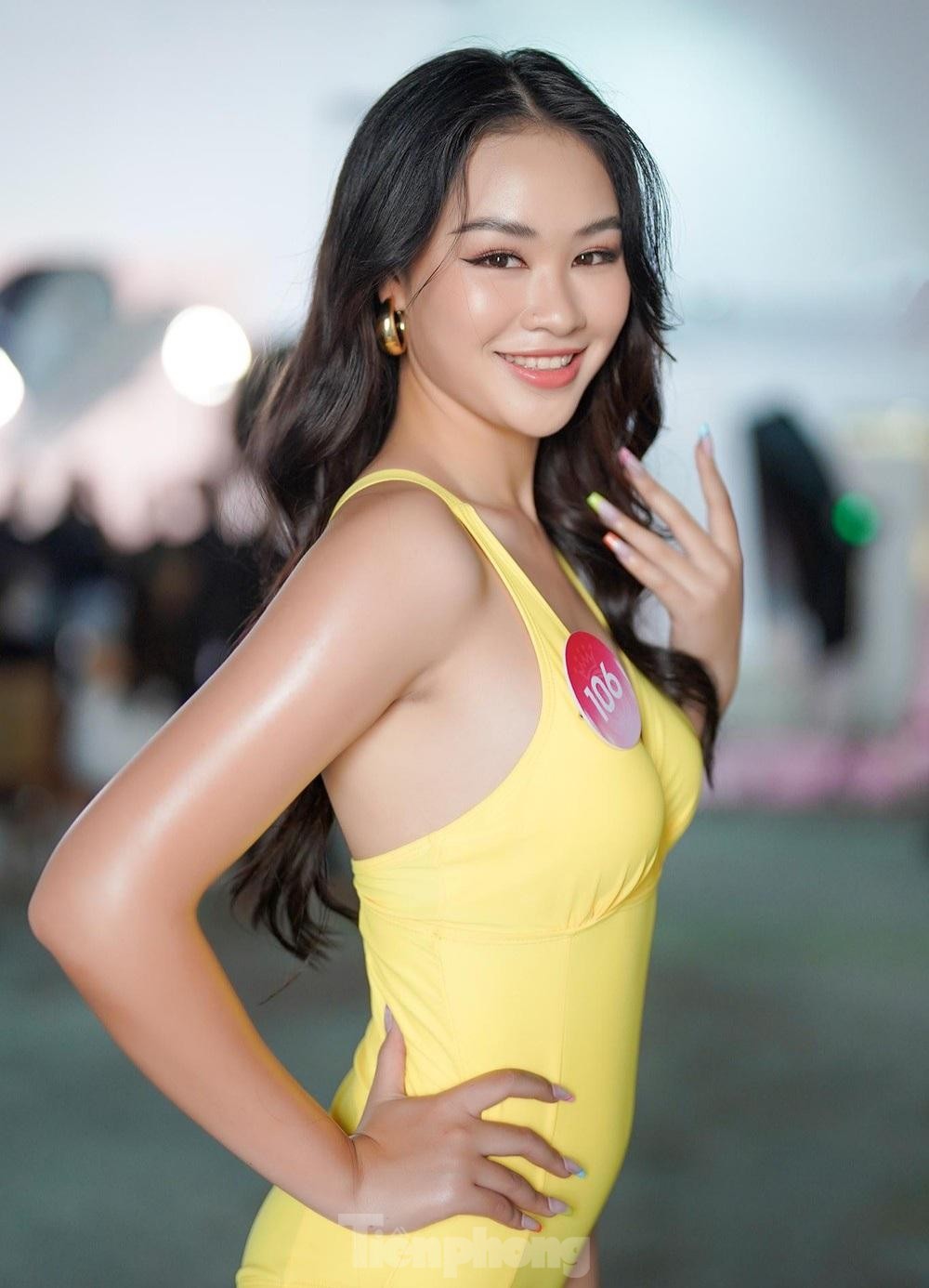 Ảnh hậu trường buổi chụp bikini của thí sinh Hoa hậu Việt Nam - Ảnh 6.