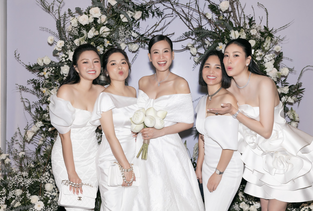 Đám cưới của Dương Mỹ Linh: Chỉ khoảng 60 khách mời, Hoa hậu Hà Kiều Anh cùng dàn sao tham dự - Ảnh 15.