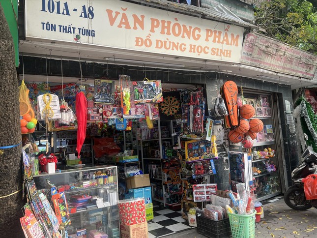 Đồ chơi độc hại tấn công học sinh - Ảnh 1.