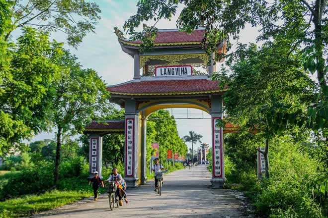 Thăm nhà cụ Tam Nguyên Yên Đổ, chiêm ngưỡng “ngõ trúc”, “ao thu” trong bài thơ Thu Điếu - Ảnh 1.