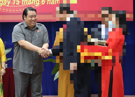 &Ocirc;ng Nguyễn Viết Dũng: Do bức x&uacute;c n&ecirc;n đập gậy sượt n&oacute;n, bật lại tr&uacute;ng nữ caddie - Ảnh 1.