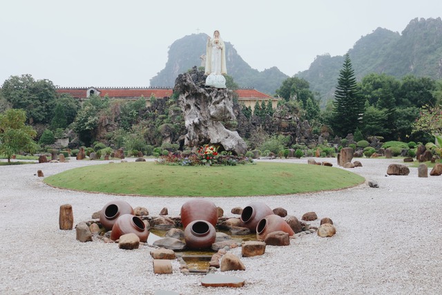 Khám phá vẻ đẹp cổ kính của nhà thờ Đan viện thánh mẫu Châu Sơn Ninh Bình - Ảnh 10.