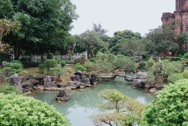 Khám phá vẻ đẹp cổ kính của nhà thờ Đan viện thánh mẫu Châu Sơn Ninh Bình - Ảnh 7.
