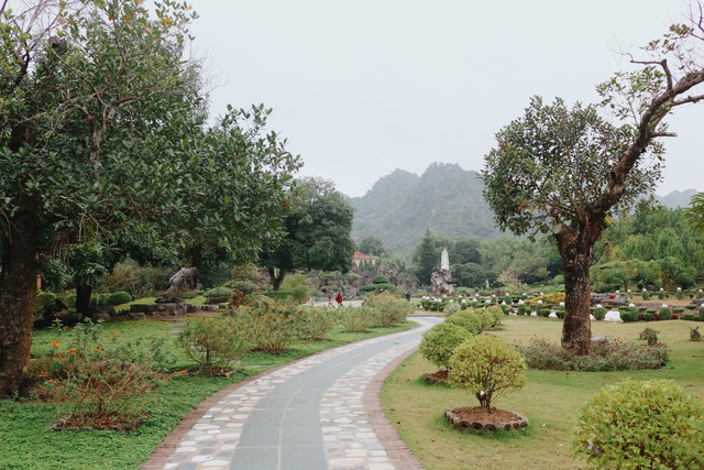 Khám phá vẻ đẹp cổ kính của nhà thờ Đan viện thánh mẫu Châu Sơn Ninh Bình - Ảnh 6.