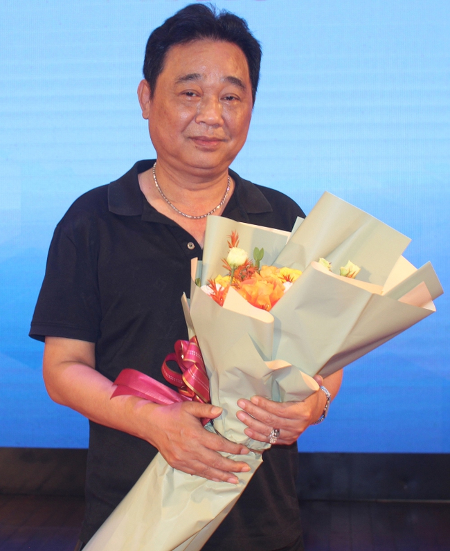 Cuộc sống hiện tại của dàn Táo Quân: Người nghỉ hưu, người vượt bạo bệnh - Ảnh 2.