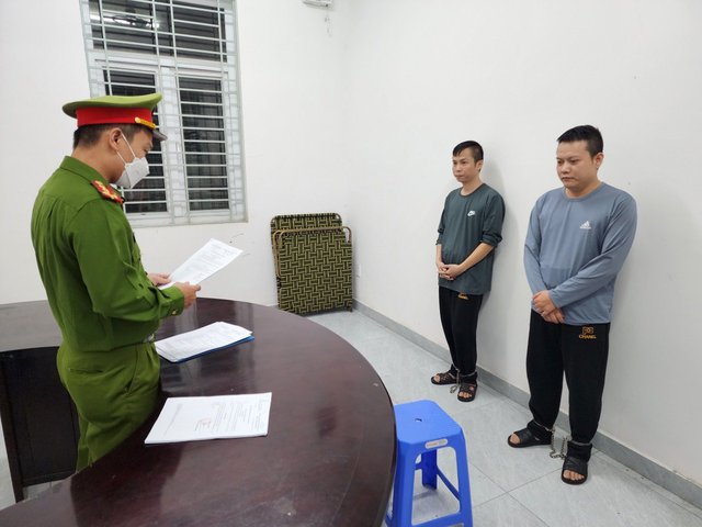 Bắt nhóm thanh niên từ Hà Nội vào Đà Nẵng cho vay với lãi suất hơn 300% - Ảnh 1.