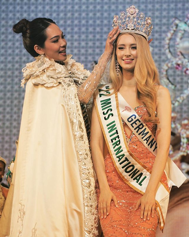 Tân Miss International được gọi là Hoa hậu tiết kiệm - Ảnh 1.