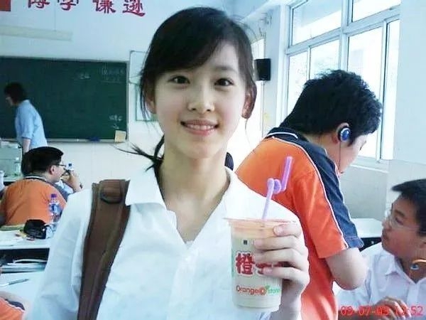 Tuổi 29 của hot girl trà sữa lấy chồng tỷ phú hơn 19 tuổi Chương Trạch Thiên: Vừa xinh đẹp, vừa giỏi giang, trở thành nữ tỷ phú trẻ nhất Trung Quốc, có chỗ đứng ở cả showbiz lẫn thương trường - Ảnh 2.