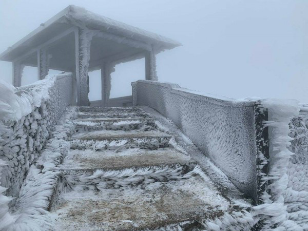 Đi hết Việt Nam qua những nơi nhất: Sapa chưa phải nơi lạnh nhất! - Ảnh 2.