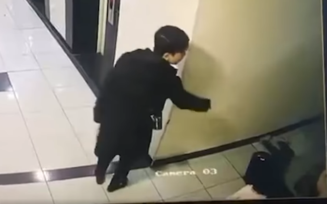 Tiến sĩ Gi&aacute;o dục chỉ ra 1 điều V&Ocirc; C&Ugrave;NG QUAN TRỌNG trong vụ việc b&eacute; 9 tuổi bị đ&aacute;nh do đ&egrave; n&uacute;t đ&oacute;ng cửa thang - Ảnh 1.