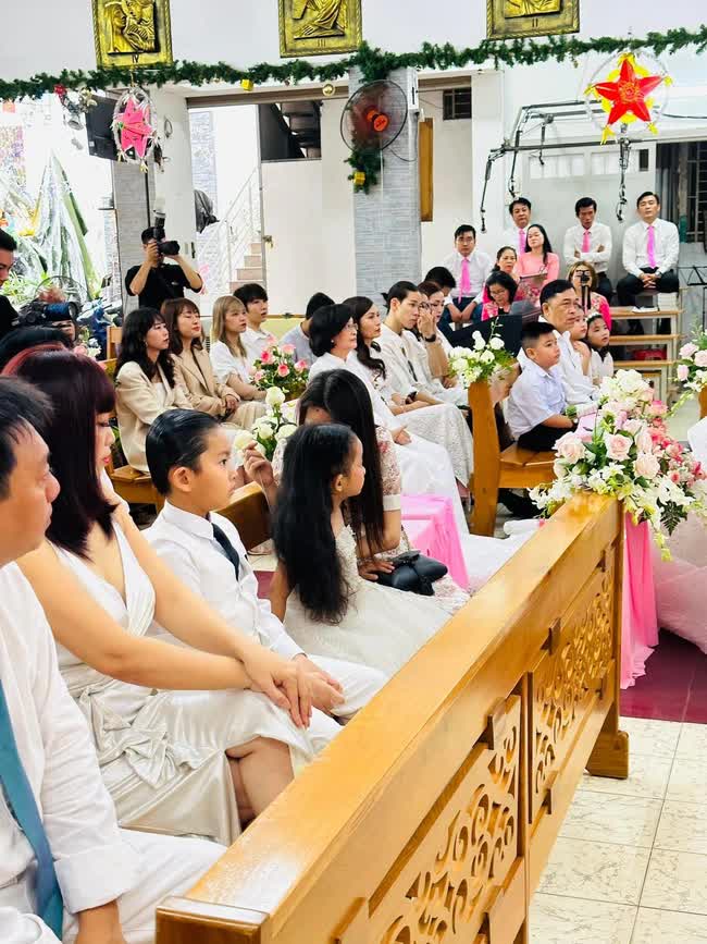 Khánh Thi - Phan Hiển tổ chức hôn lễ ở nhà thờ, hé lộ thêm loạt ảnh cưới cực xịn - Ảnh 4.