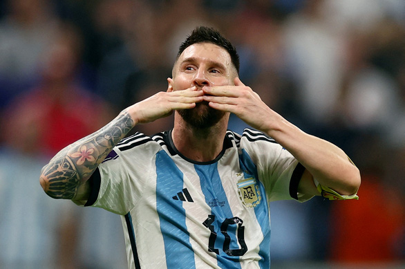 Ra sân trong trận chung kết World Cup 2022, Messi phá kỷ lục của Matthaus - Ảnh 1.