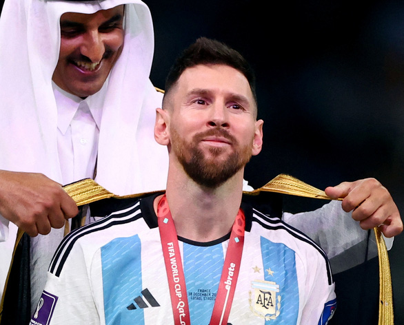 Ý nghĩa, Áo choàng, Messi: Cùng khám phá ý nghĩa đằng sau chiếc áo choàng trên cơ thể Lionel Messi và tầm quan trọng của nó đối với cuộc đời và sự nghiệp của siêu sao này. Xem hình ảnh liên quan để hiểu rõ hơn.
