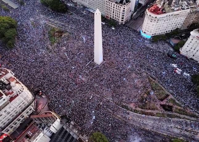 Vì sao người Argentina cuồng bóng đá đến mức ân nhân suốt đời của Messi không muốn họ vô địch? - Ảnh 6.